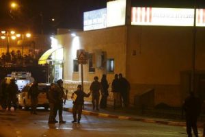قوات اسرائيلية في موقع الحادث