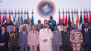 اتفاق دول التحالف الاسلامي على محاربة الارهاب وتجفيف منابعه 2 رؤساء أركان جيوش دول التحالف الإسلامي خلال جتماعهم الأول في الرياض.
