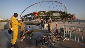 عمال بناء الملاعب في قطر-ارشيفية