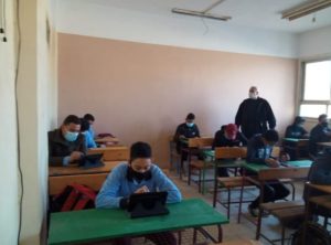 بالصور طلاب أولى ثانوى يؤدون الامتحان التجريبى للتدريب على استخدام التابلت. 8