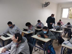 بالصور طلاب أولى ثانوى يؤدون الامتحان التجريبى للتدريب على استخدام التابلت. 2