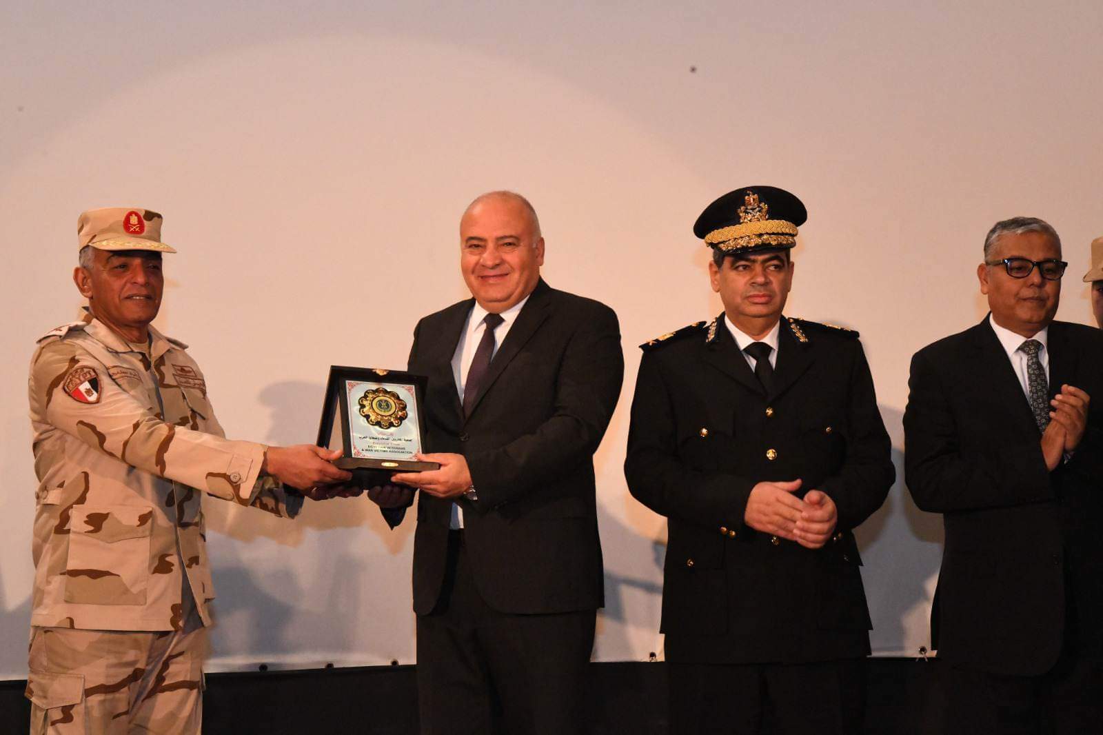محافظ قنا يشهد احتفالية "يوم الشهيد" وتكريم أسر الشهداء والمصابين 1 محافظ قنا يشهد احتفالية "يوم الشهيد" وتكريم أسر الشهداء والمصابين 1