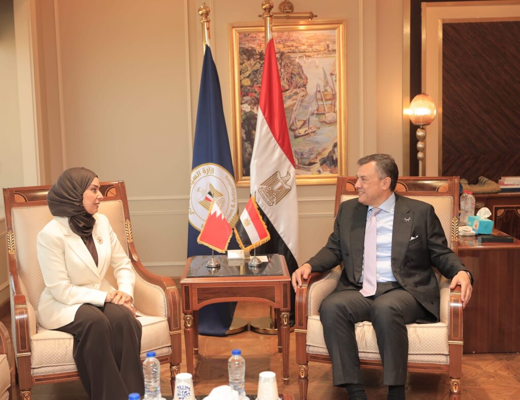الوزير عيسى يبحث مع سفيرة البحرين تعزيز التعاون السياحي والأثري بين البلدين  1