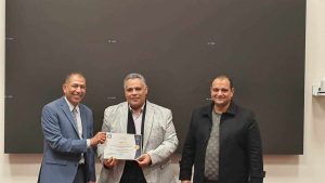 التنمية المحلية تكرم مدير مركز سيطرة الشبكة الوطنية بأسيوط 1