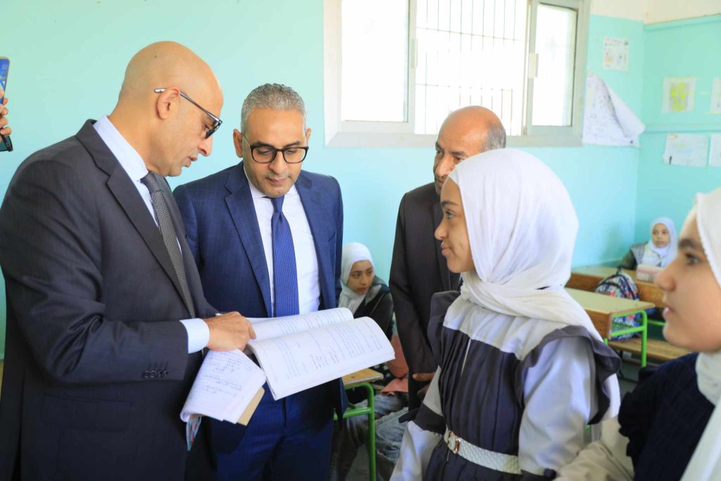 وزير التعليم يجري جولة تفقدية مفاجئة بمدرستين بالغربية 1