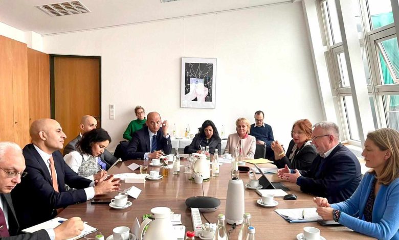 وزير التربية والتعليم يبحث مع الأمين العام لمؤتمر وزراء الثقافة في ألمانيا سبل تعزيز التعاون فى تطوير التعليم قبل الجامعي