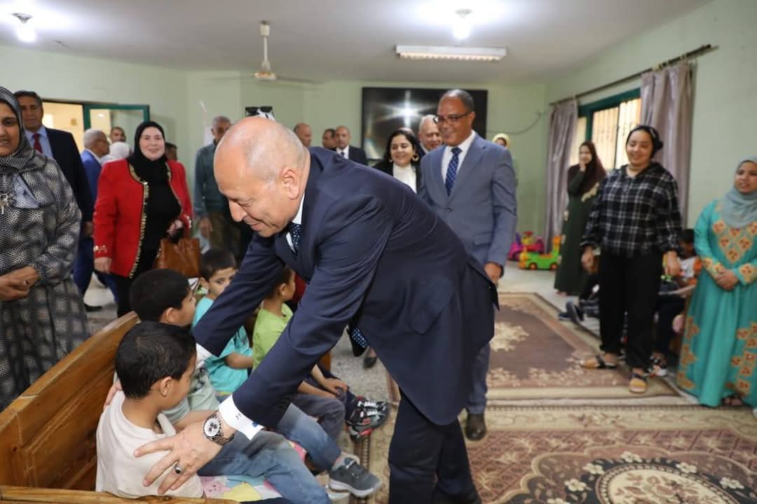 سامح فهيم يرافق محافظ القاهرة لتهنئة الأطفال الأيتام بعيد الفطر 