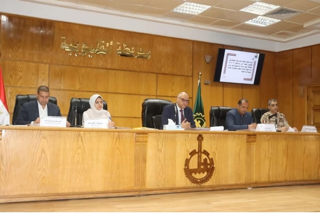 تنفيذي القليوبية يناقش خطة المحافظة والمشروعات الجارية بكافة القطاعات