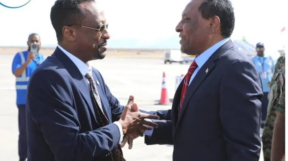 وصول رئيس الوزراء السوداني د. كامل إدريس إلى بورتسودان تمهيداً لتولي مهامه رسميًا