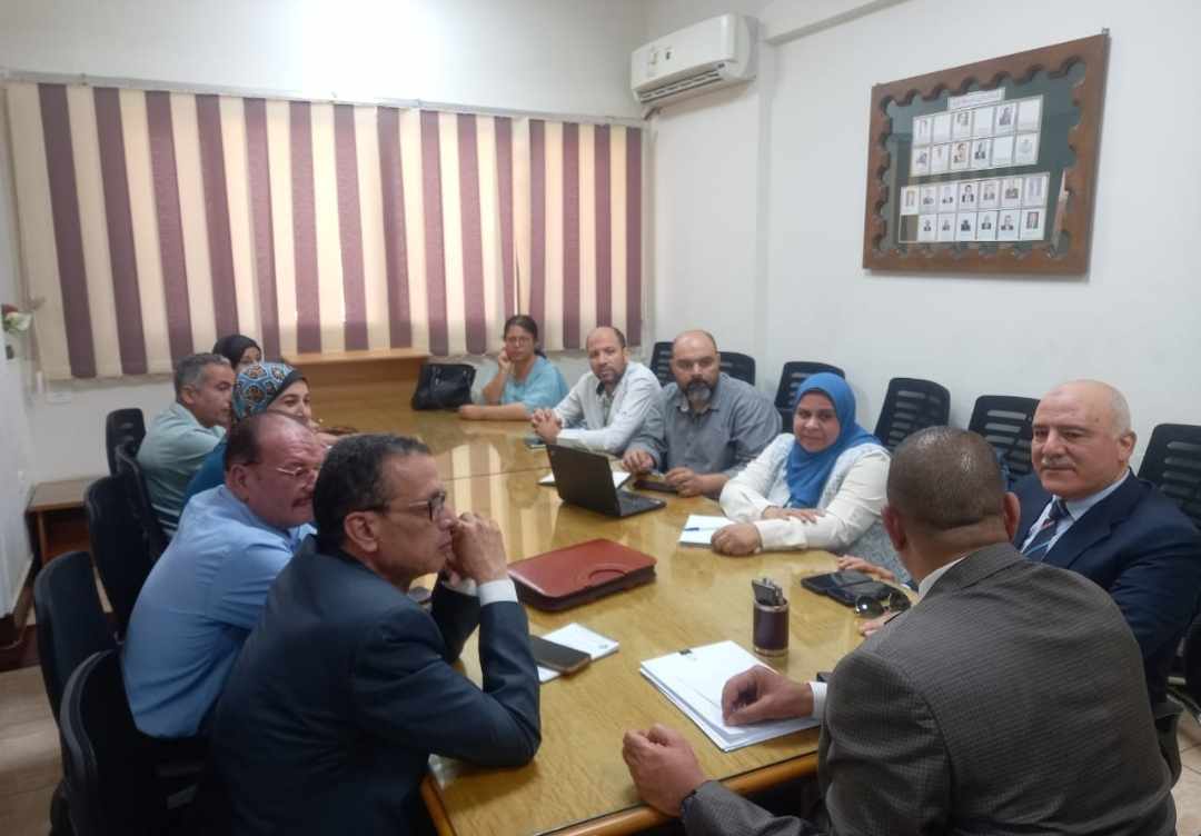 وكيل وزارة الصحة يعقد اجتماع اللجنة العليا لمكافحة ناقلات الأمراض بالقليوبية
