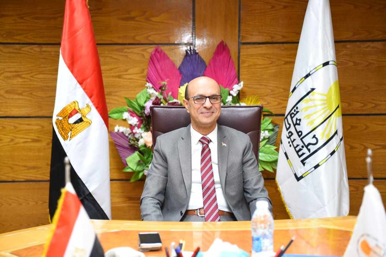 رئيس جامعة أسيوط يعلن عن القائمة المبدئية للمرشحين لمنصب عميد كلية التجارة