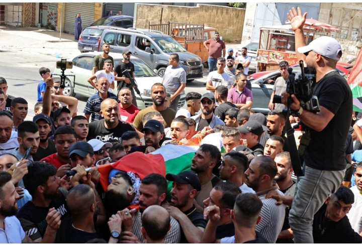 جماهير رام الله تشيع الشهيد محمد علوي